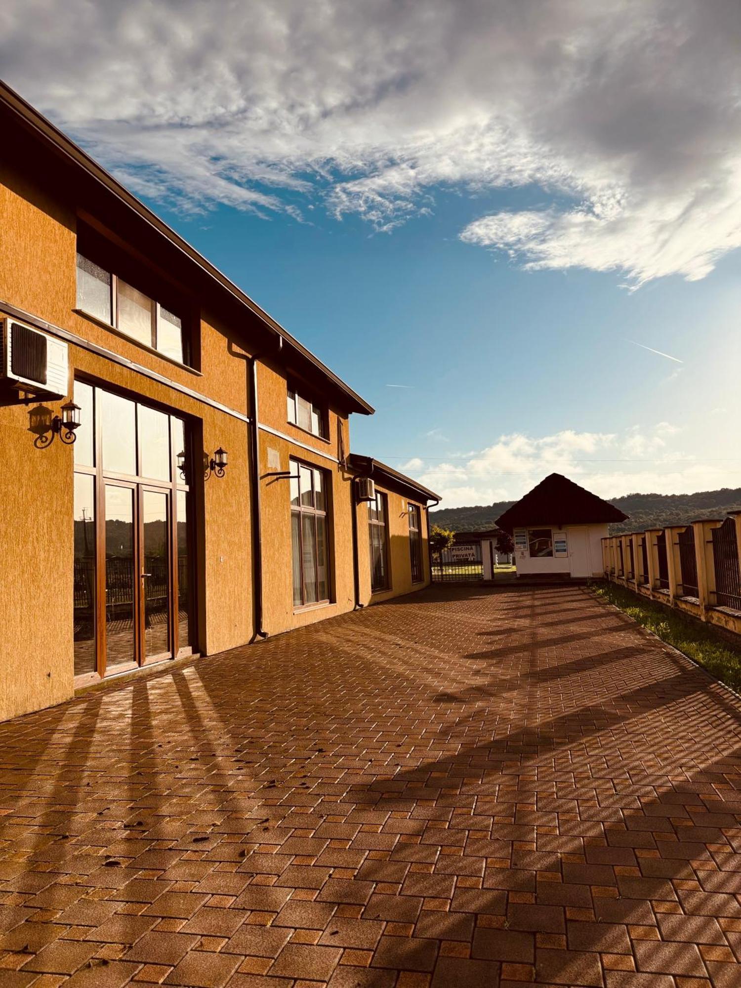 Complex Daniel'S Hotel Orăştie Eksteriør billede